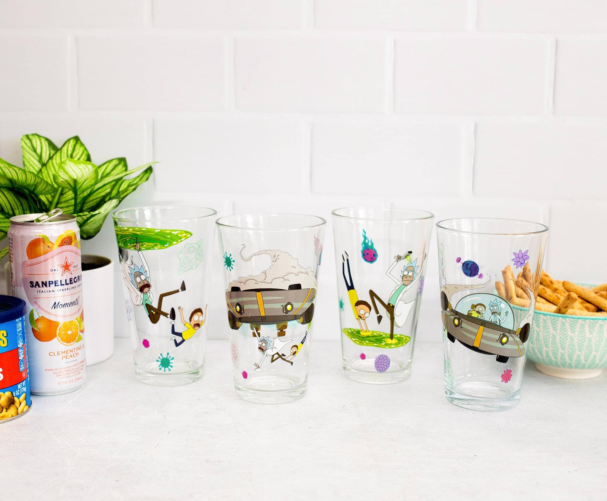 SANPELLEGRINO SPARKLING WATER  
CLEMENTINE PEACH  
Momenti - S  
CAPTAIN S - ILOZO  
NL IN 2N E  
wrS KE FA I 1