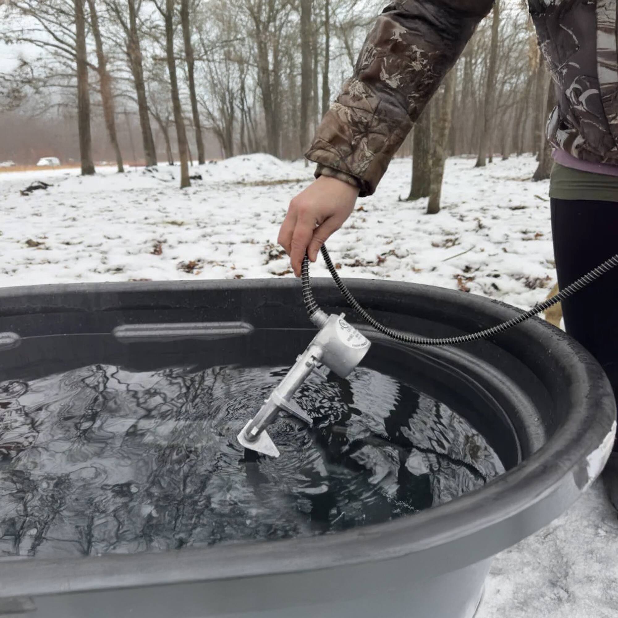 Alt View 3. Farm Innovators - Farm Innovators Ice Chaser Cast Aluminum Submergible Tank De-Icer with Protector - SILVER.
