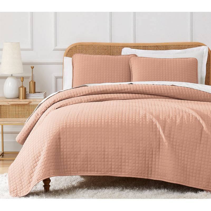 Angle. Hivvago - King/Cal King Lightweight Blush Ultra Soft 3-Piece Microfiber Quilt Set - Blush.