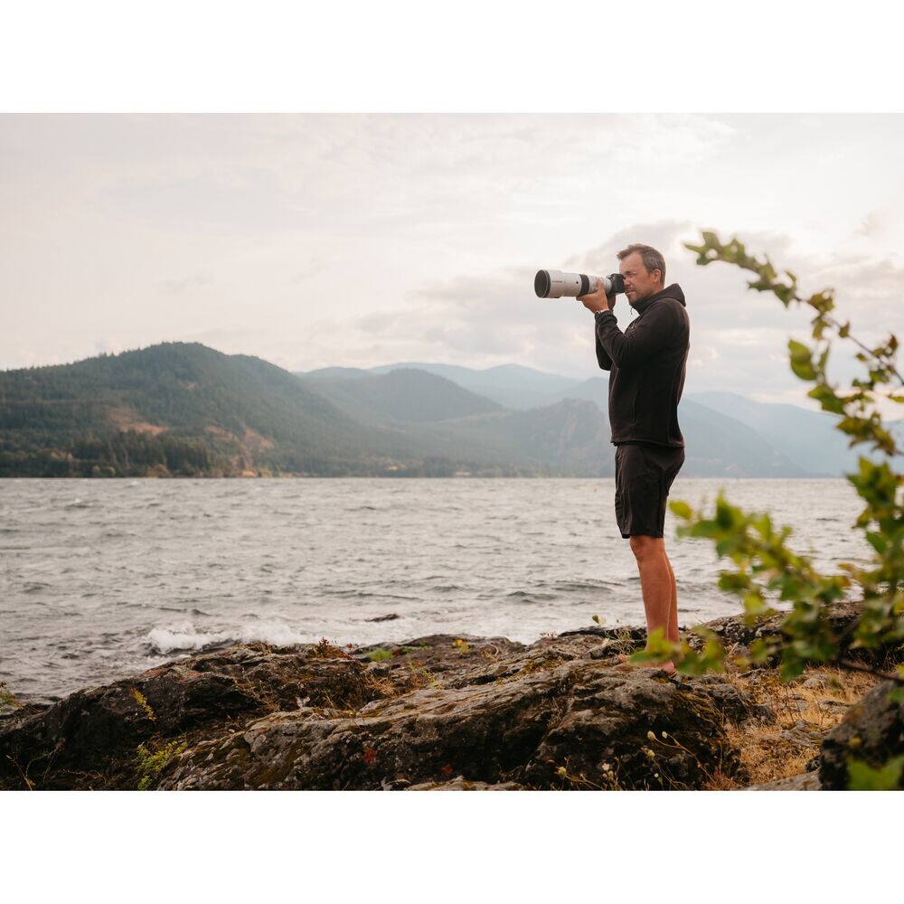 Alt View 5. Fujifilm - FUJIFILM XF 500mm f/5.6 R LM OIS WR Lens + Cleaning kit + Backpack + More.