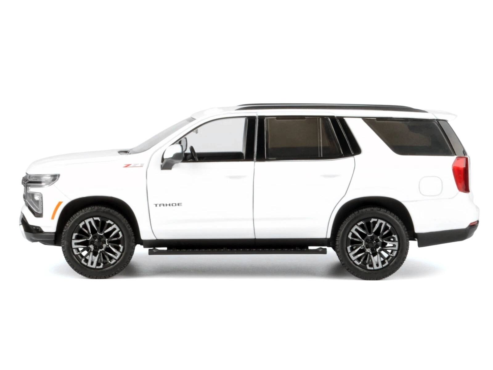 Angle. Motormax - 2025 Chevrolet Tahoe Z71 White "Timeless Legends" Series 1/24 Diecast Model Car by Motormax - White.