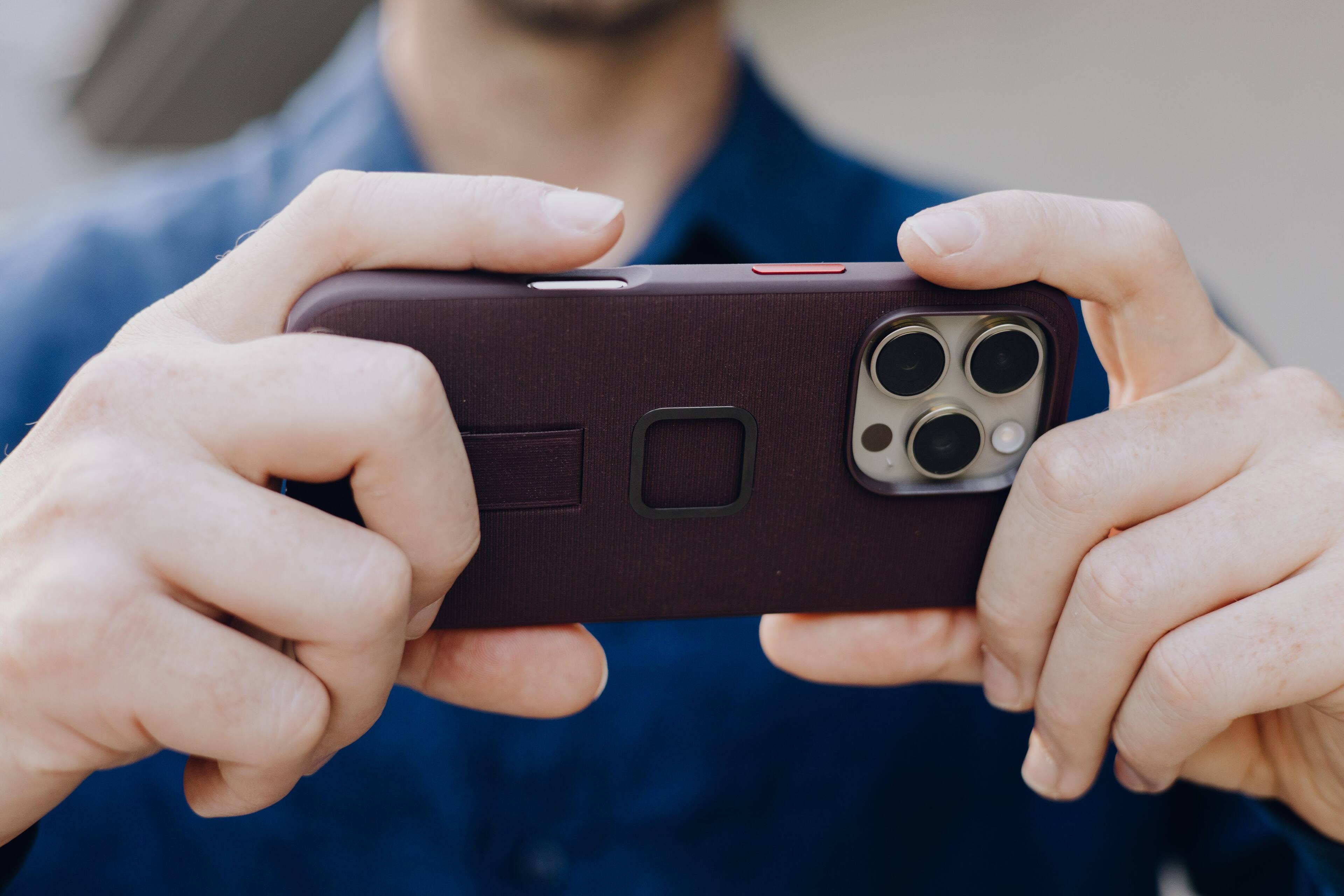 Alt View 2. Peak Design - Everyday Loop Case for iPhone 16 Pro - Eclipse.