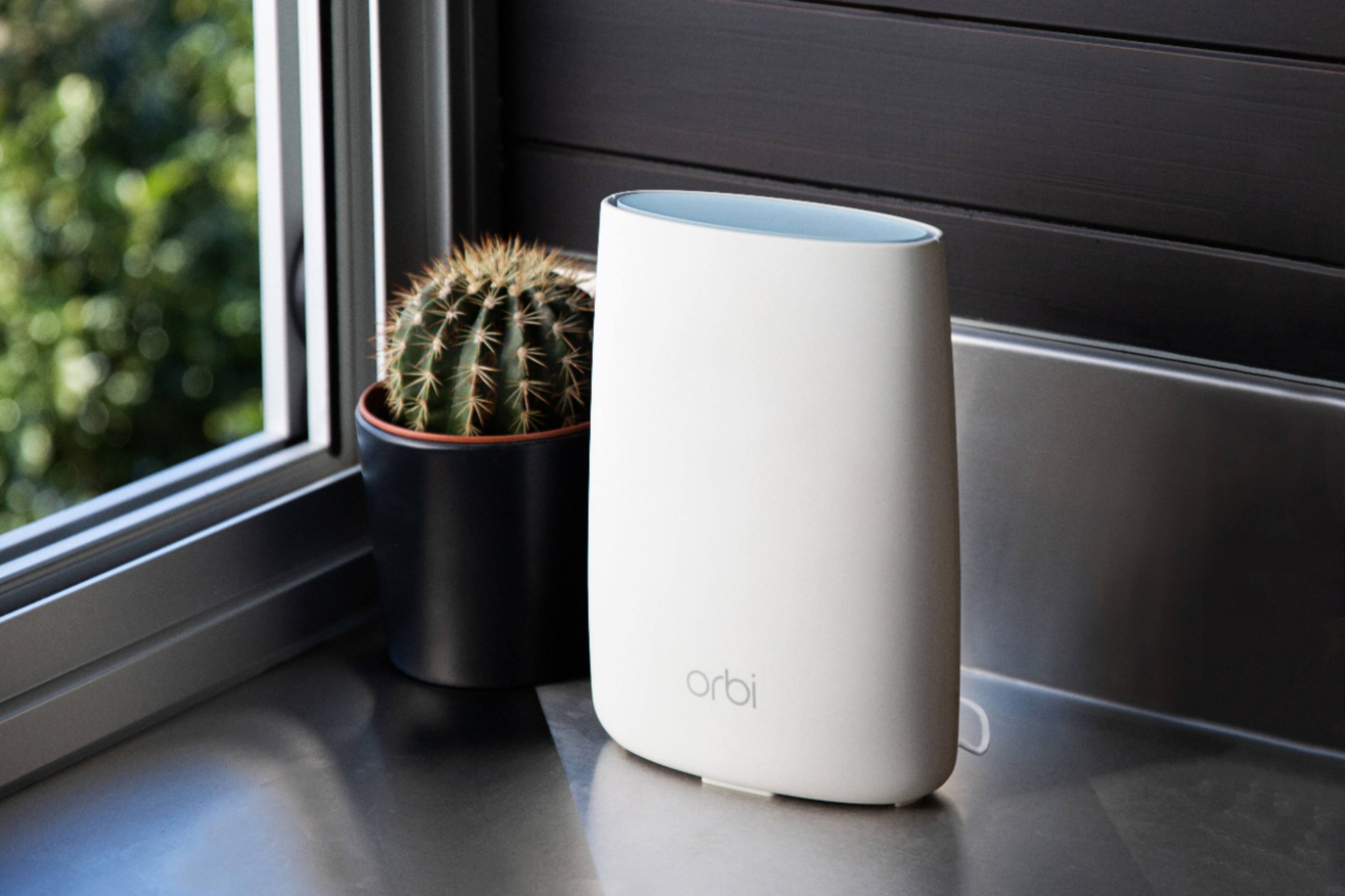 Alt View 23. NETGEAR - Orbi AC3000 Tri-Band Mesh Wi-Fi System (2-pack) - White.