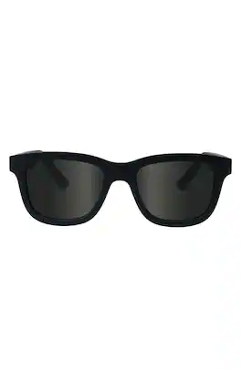 Chamelo - Lifestyle Dusk Classic Button - Black frame | Smoke lenses