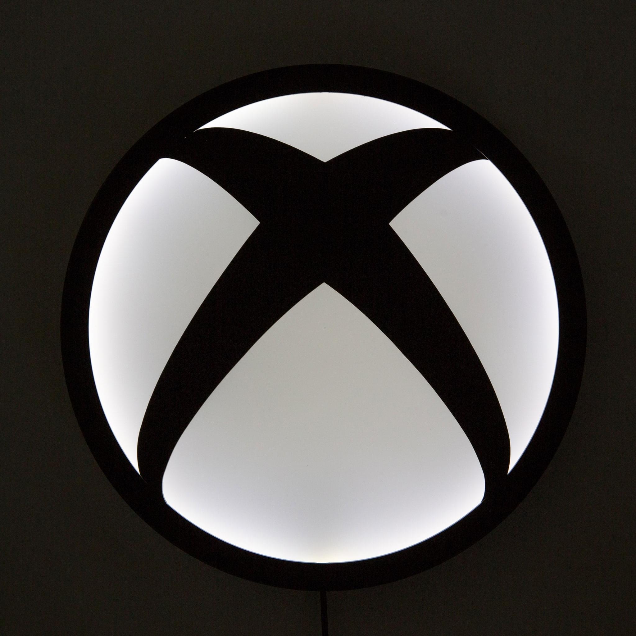 Front. Ukonic - Xbox Logo 12-Inch Hanging LED Wall Light Sign - White.