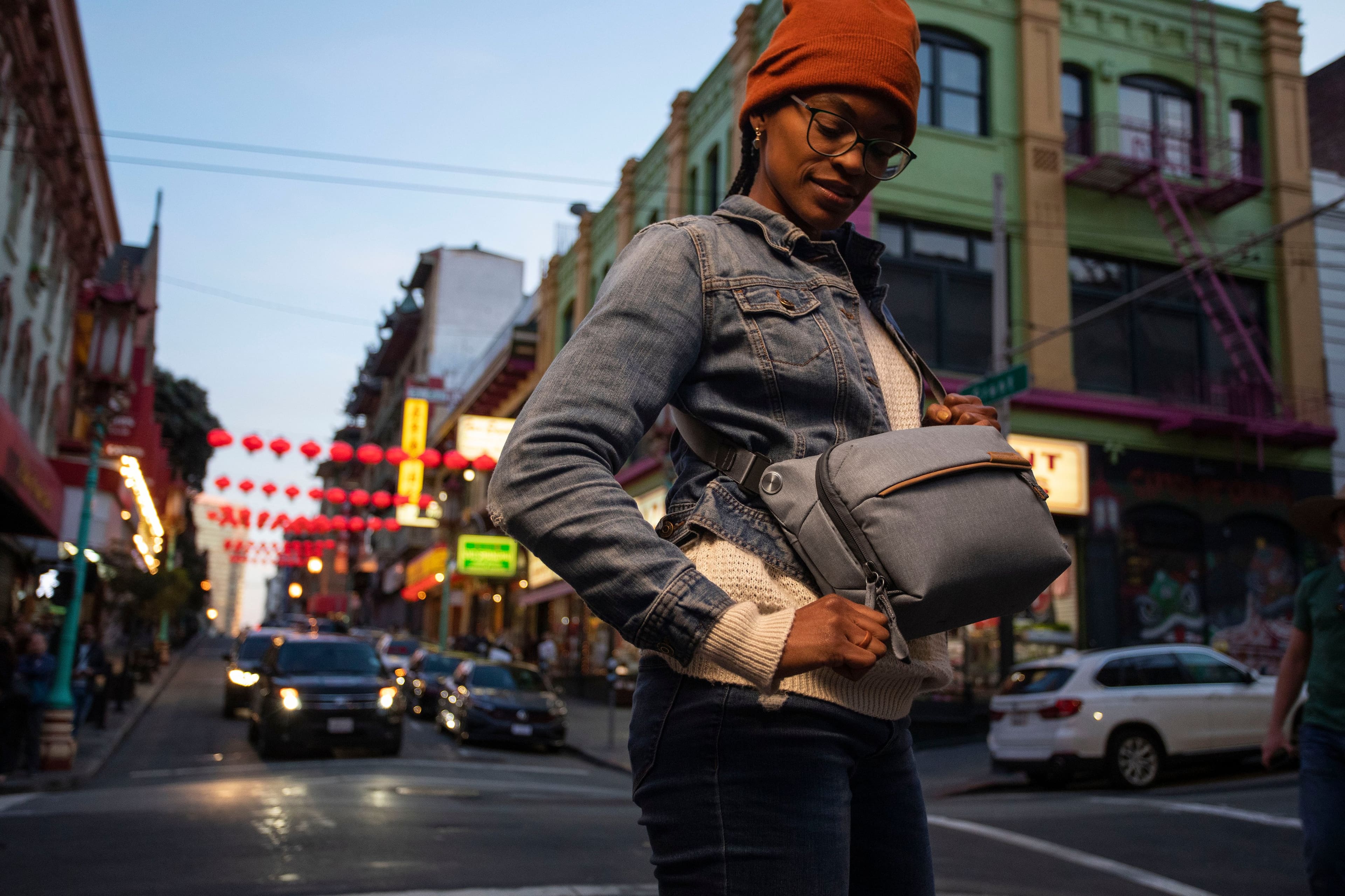 Alt View 18. Peak Design - Everyday Sling 3L - Ash.