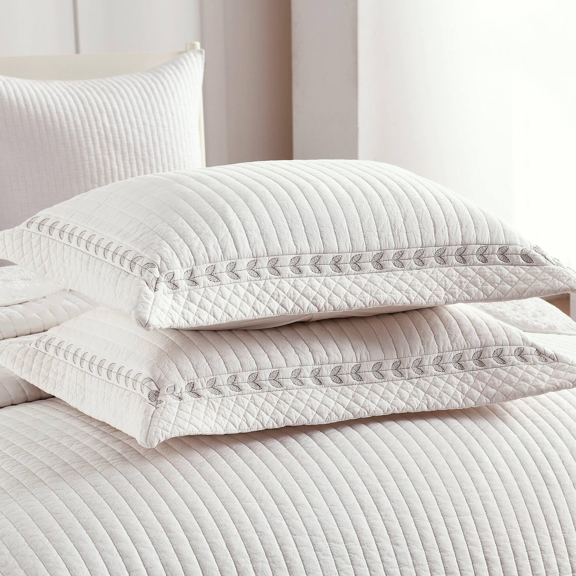 Alt View 1. MarCielo - MarCielo Elegant 3Pcs 100% Cotton Serene Stripe - Patterned Quilt Bedspread Set - White.