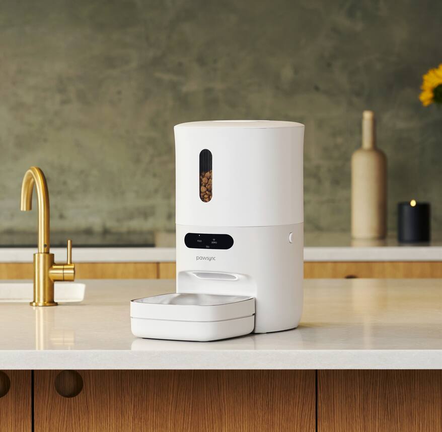 Alt View 3. PawSync - Automatic Pet Feeder - White.