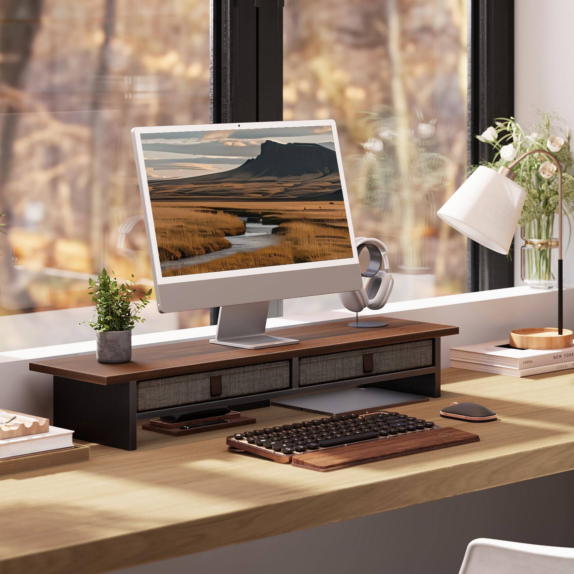 The text "PEE CRAL" appears to be a misinterpretation or distortion. There is no clear or recognizable text in the image that matches this. The image shows a computer setup with a scenic wallpaper, but no discernible text is present.