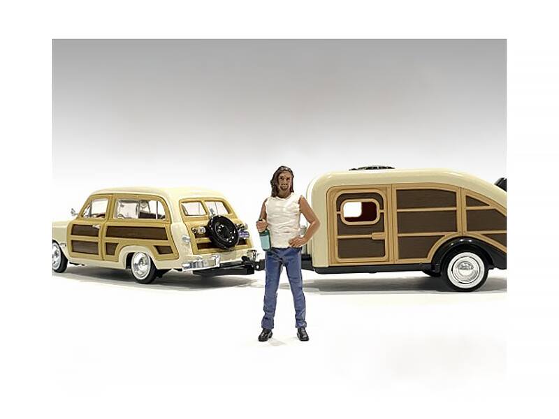 Angle. American Diorama - "Campers" Figure 3 for 1/24 Scale Models by American Diorama - Multi.