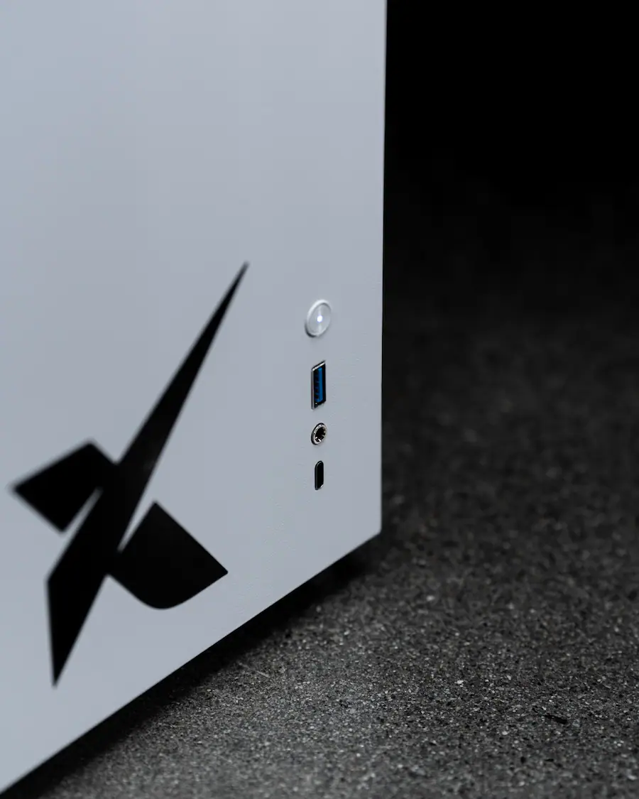 Xidax X 6 Series Gaming Desktop AMD Ryzen 7 7800X3D, Radeon RX 9070XT ...