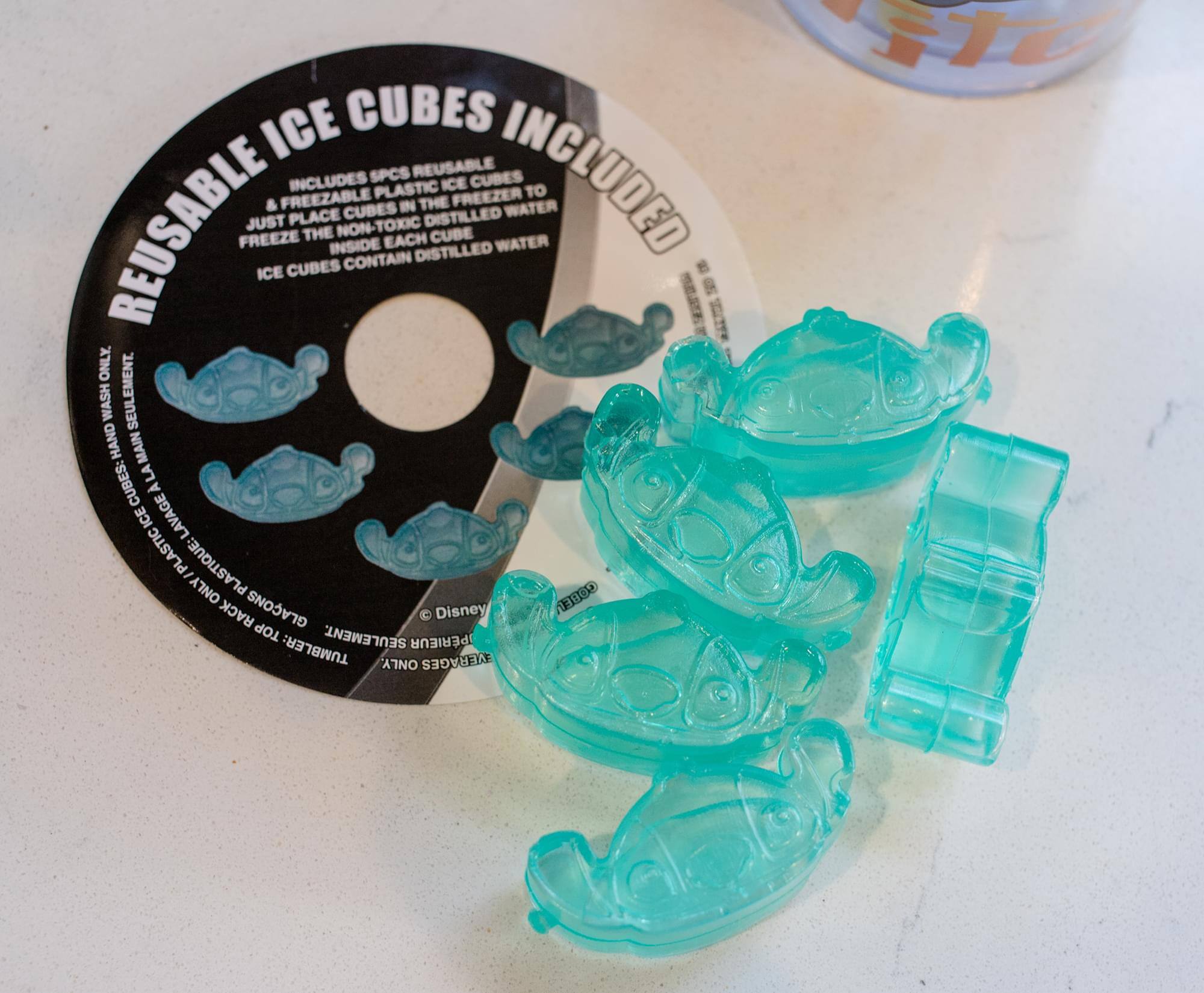 REUSABLE ICE CUBES INCLUDED

INCLUDES 6 PCS REUSABLE CUBES

& FREEZABLE PLASTIC ICE CUBES

JUST PLACE THE CUBES IN THE FREEZER TO FREEZE THE NON-TOXIC DISTILLED WATER INSIDE EACH CUBE

ICE CUBES CONTAIN DISTILLED WATER

WASH ONLY

HAND WASH MAIN ELEMENT

SEULEMENT. MAIN LA CUBES: ICE LAVAGE PLASTIC PLASTIQUE: - ONLY COBEI RACK GLAONS

Disney TOP SEULEMENT. PRIEUR TUMBLER: ONLY EVERAGES T