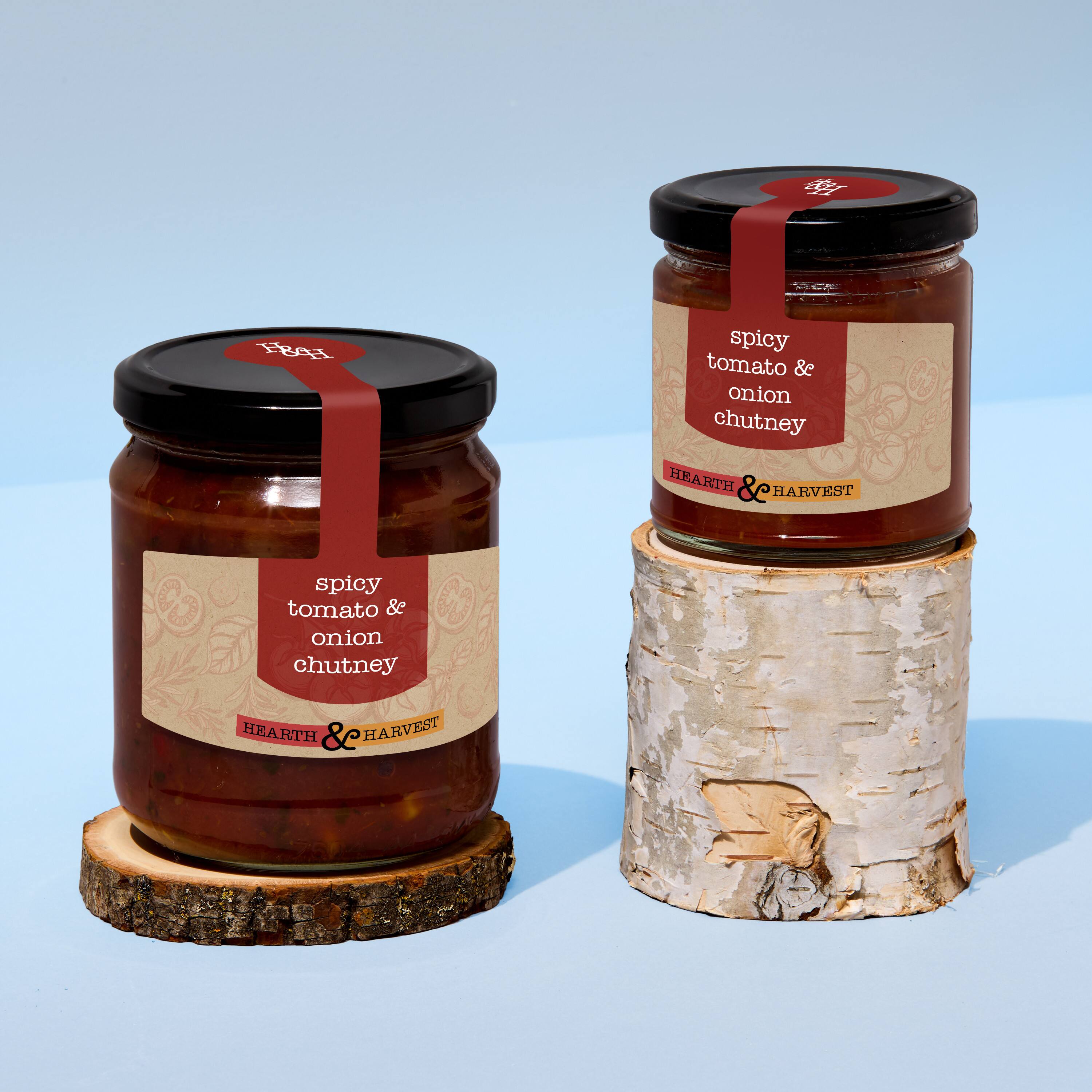 spicy tomato & onion chutney  
HEARTH & HARVEST spicy tomato & onion chutney  
HEARTH & HARVEST