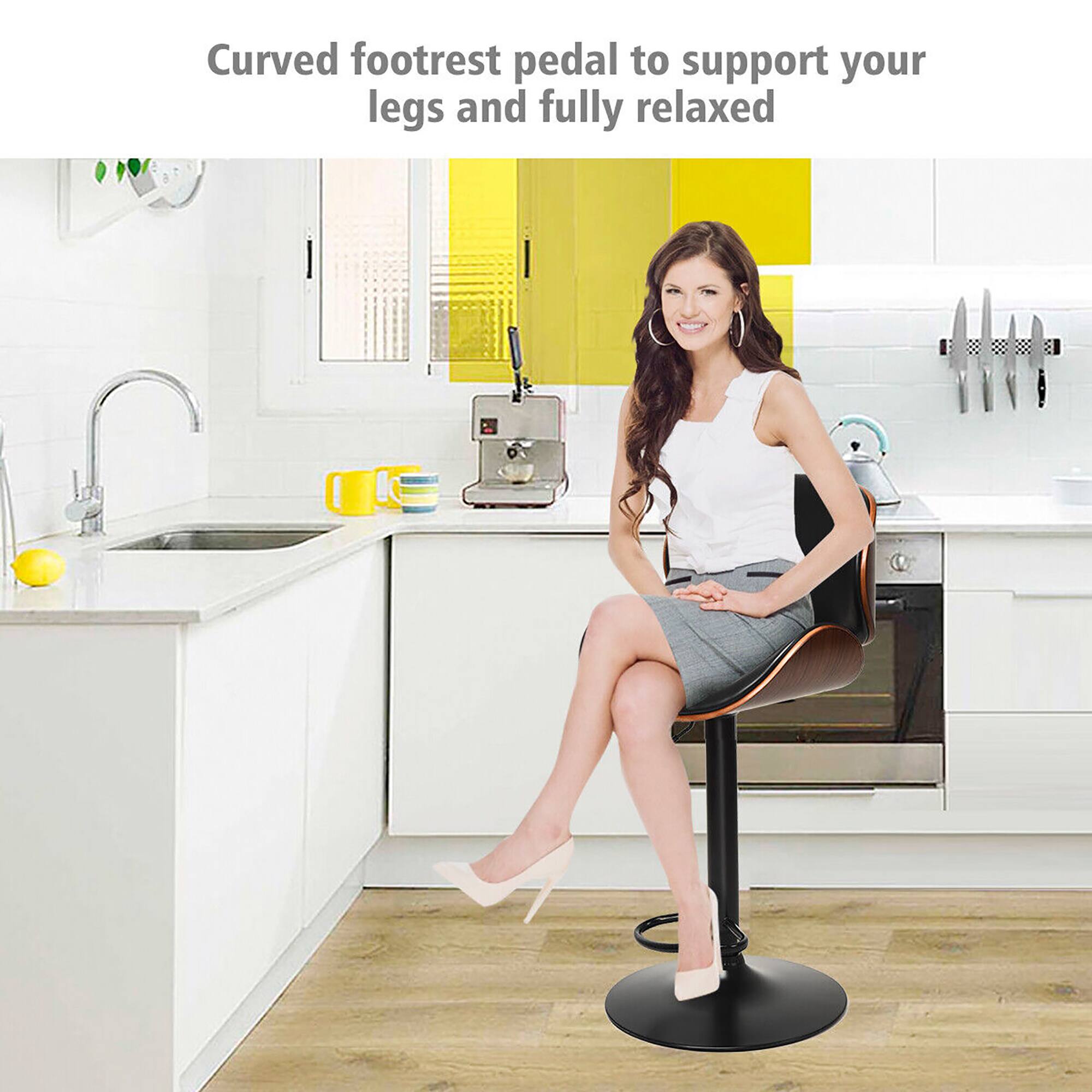 Curved footrest pedal to support your legs and fully relaxed