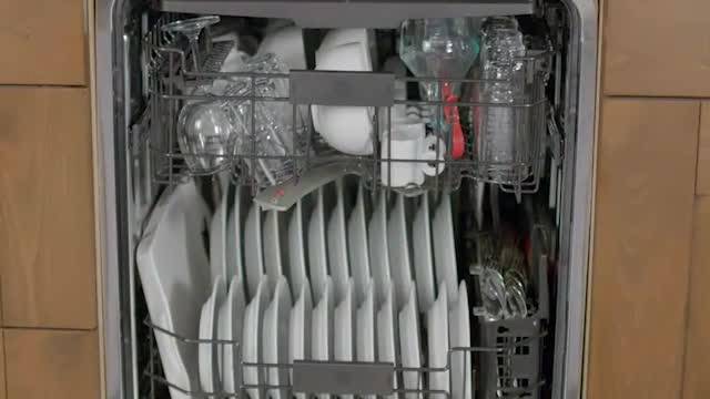 Advanced wash system with more than 140 cleaning jets