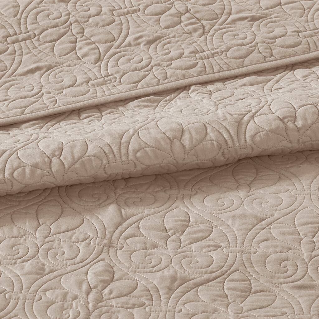Alt View 5. Gracie Mills - Gracie Mills Sandy Reversible Cottage-Inspired Quilt Set - Khaki.
