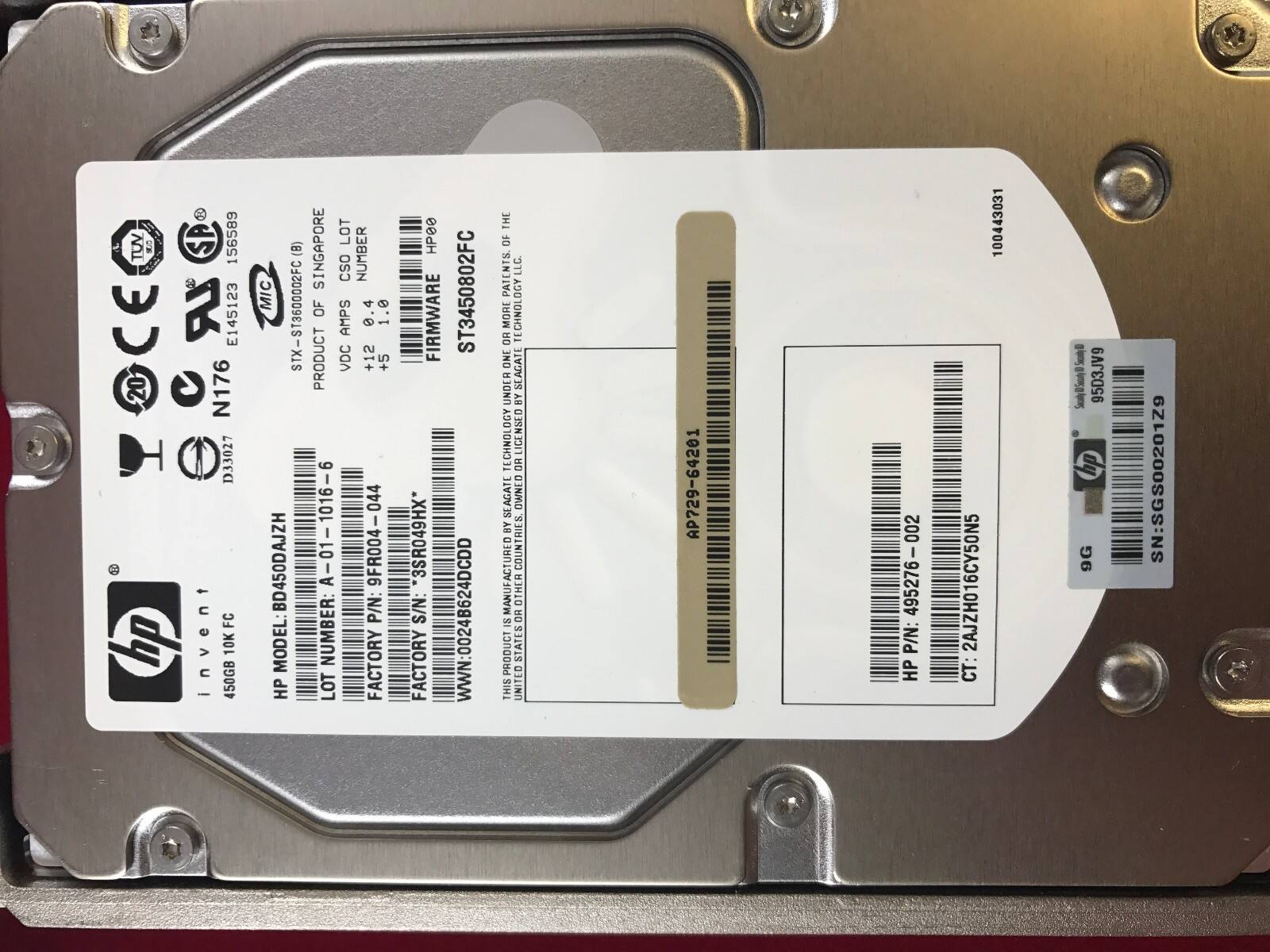 TUV SAO 156589 CE  
E145123 N176 D33027  
FC S LUAUI 10K 450GB  
0E20000981S-XIS  
MODEL: BD450DAJZH  
HP  
LOT SINGAPORE  
CSO NUMBER OF 0.4 1.0 AMPS  
PRODUCT VDC +12 +5  
1016-6  
044  
9FR004-  
P/N NUMBER:  
FACTORY LOT  
Hs  
FIRMWARE *3SR049HX  
S/N FACTORY  
ST3450802FC  
WWN: 0024B624DCDD  
THE 10 PATENTS LLC.  
MORE TECHNOLOGY OR INO UNDER SEAGATE BY LCHNOLOGY LICENSED OR SLAGATL OWNLD BY COUNTRIES MANUFACTURED OTHER S PRODUCT STATES THIS UNITED  
AP729-64201  
002 I 495276-002  
P/N: HP 2AJZH016