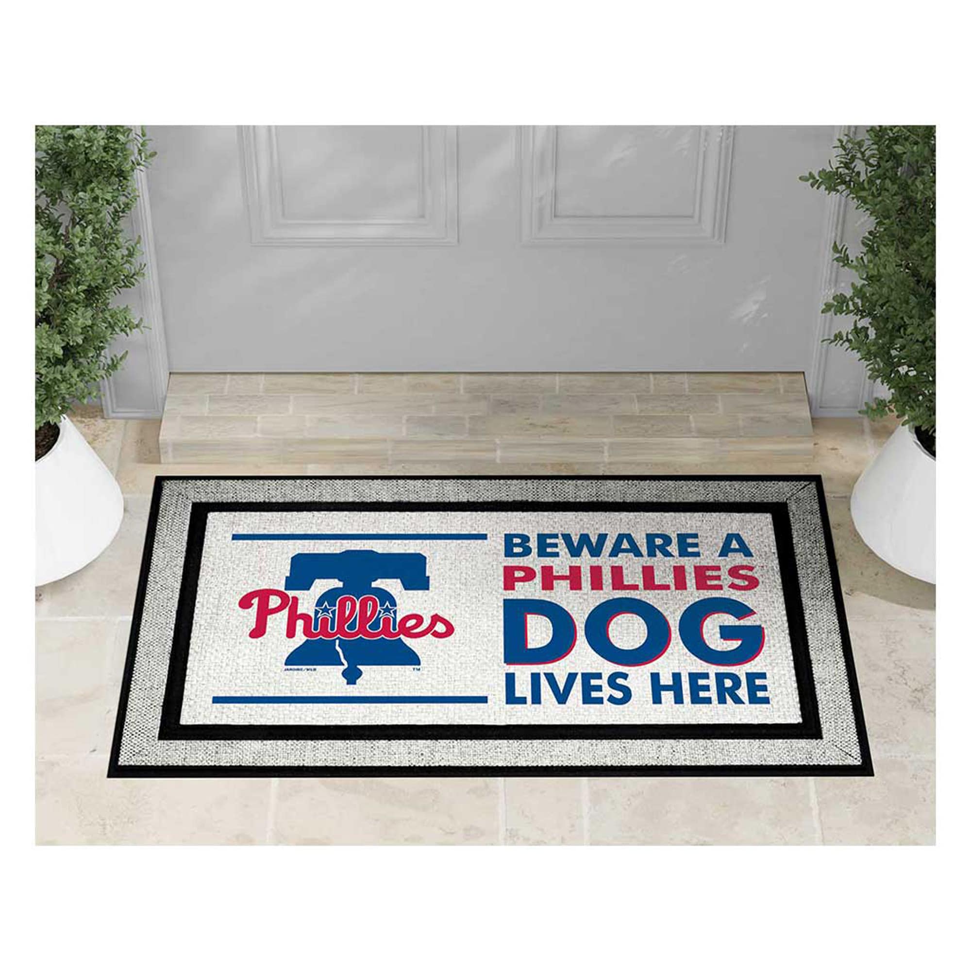 BEWARE A PHILLIES DOG LIVES HERE