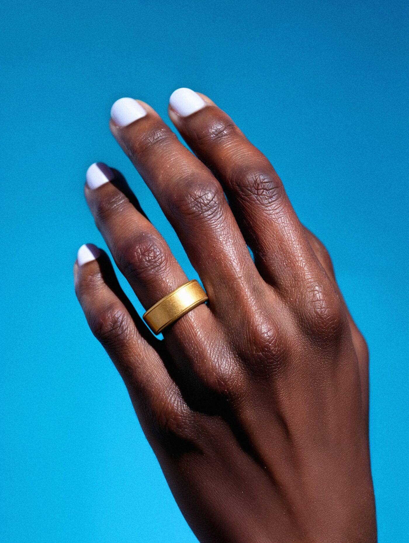 Angle. QALO - Unisex QRNT SLIM 3pk Metallic Covers Size 10 - Metallic.