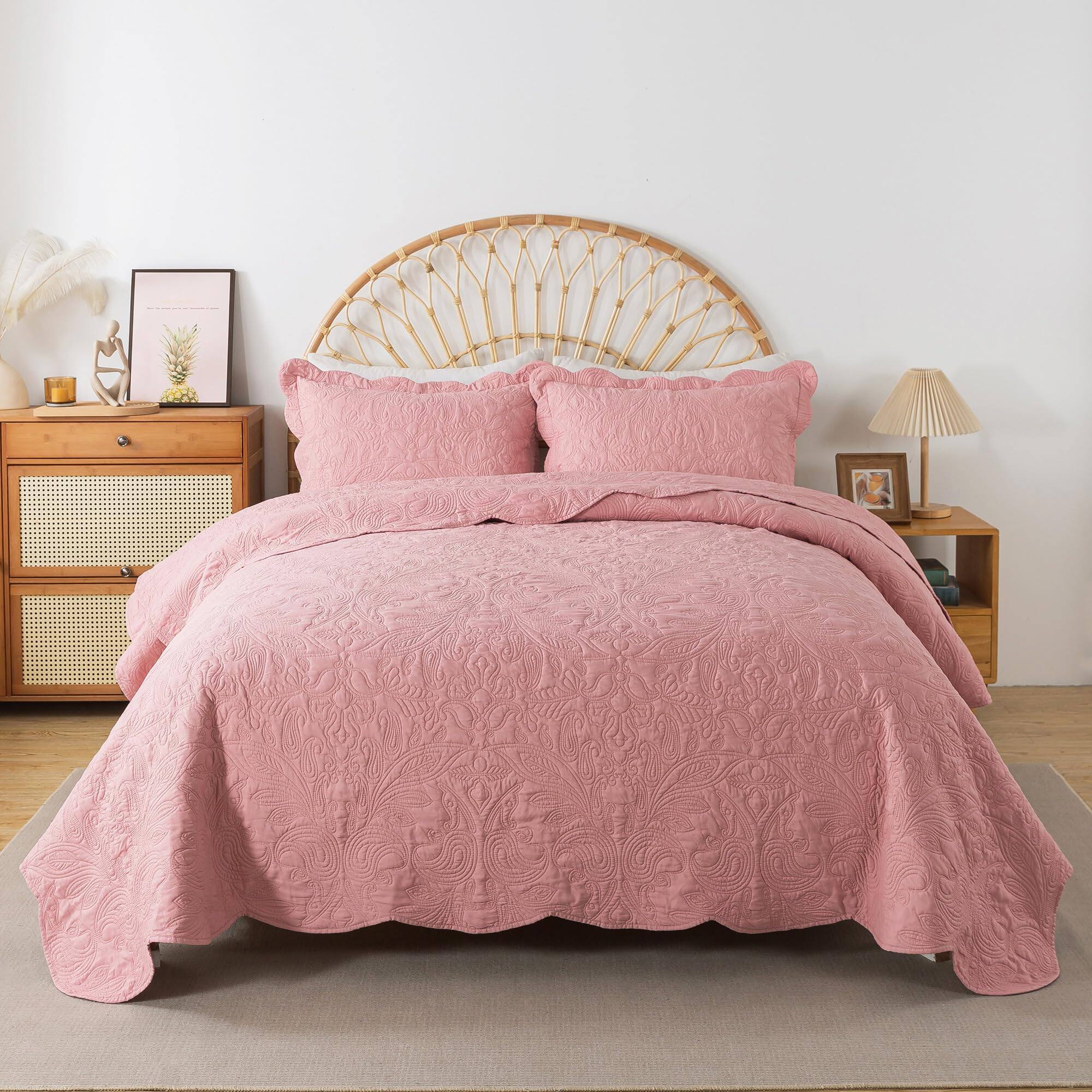 Alt View 1. Earthley Blooms - Queen Quilt Bedding Set 3 Pieces Microfiber Sets Lightweight Bedspreads Reversible Coverlets Rustic Bed - Khaki-King-106" x 96".