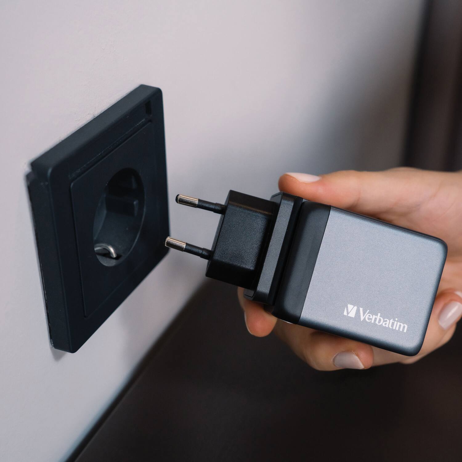 Alt View 4. Verbatim - Verbatim 32201 65 Watts 3-Port GaN Wall Charger - Black/Gray - Black/Gray.