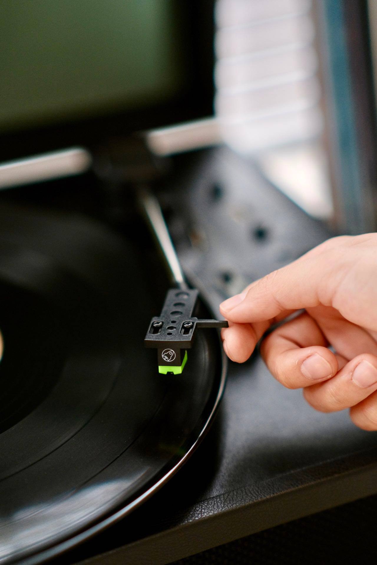 Alt View 1. Arkrocket - Arkrocket Coryphaeus Bluetooth Turntable Deluxe Edition Record Player(Black/Green) - Black Green.