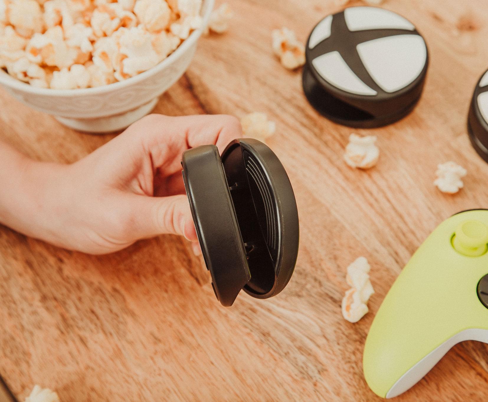 Alt View 2. Ukonic - Xbox Logo Chip Bag Clips | Set of 4 - Black.