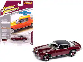 Johnny Lightning - 1975 Chevrolet Camaro LT Top "Classic Gold Collection" 1/64 - Dark Red Metallic with Black