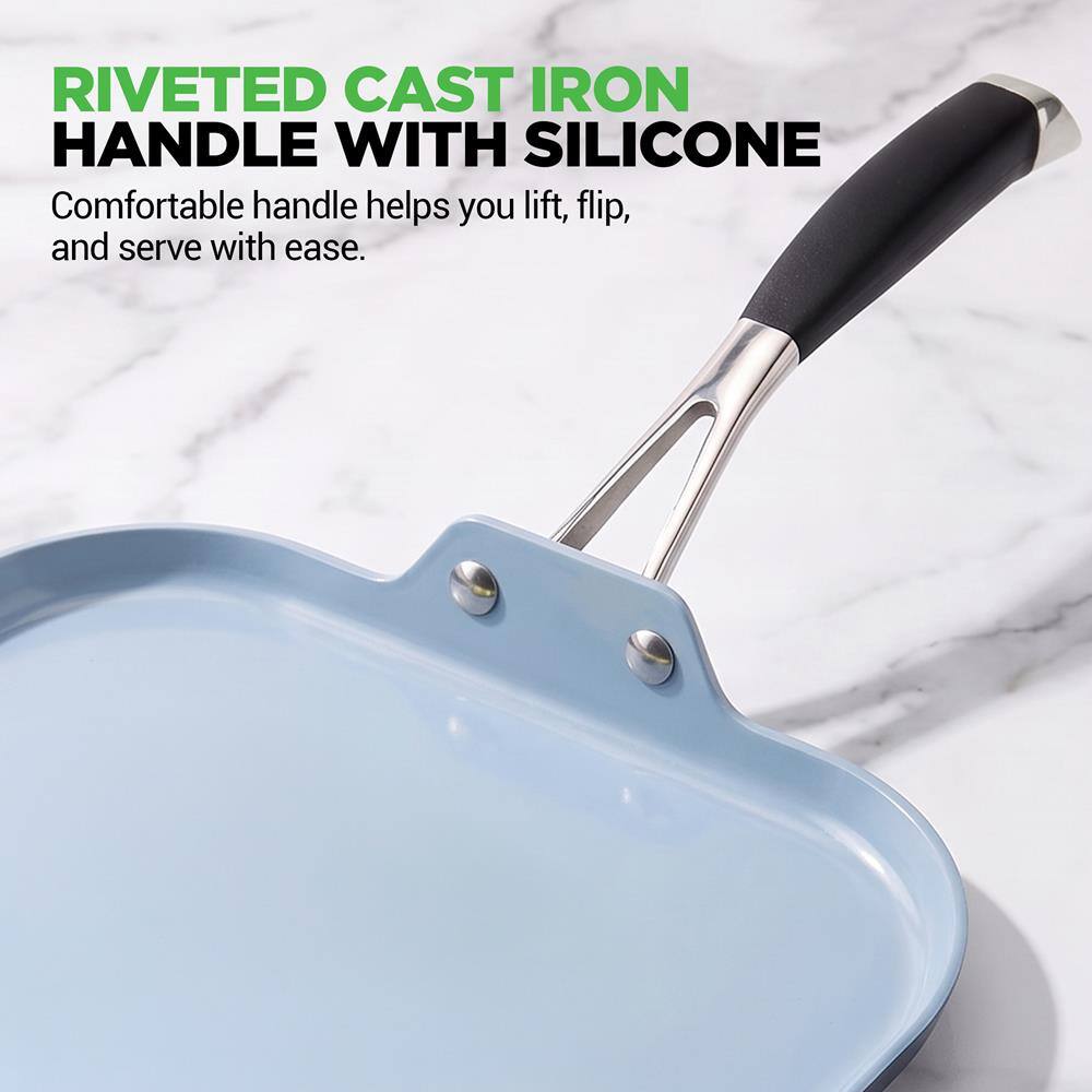 RIVETED CAST IRON HANDLE WITH SILICONE  
Comfortable handle helps you lift, flip, and serve with ease.