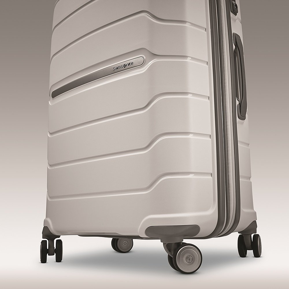 Angle View: Samsonite - Freeform 28" Expandable Spinner Suitcase - White