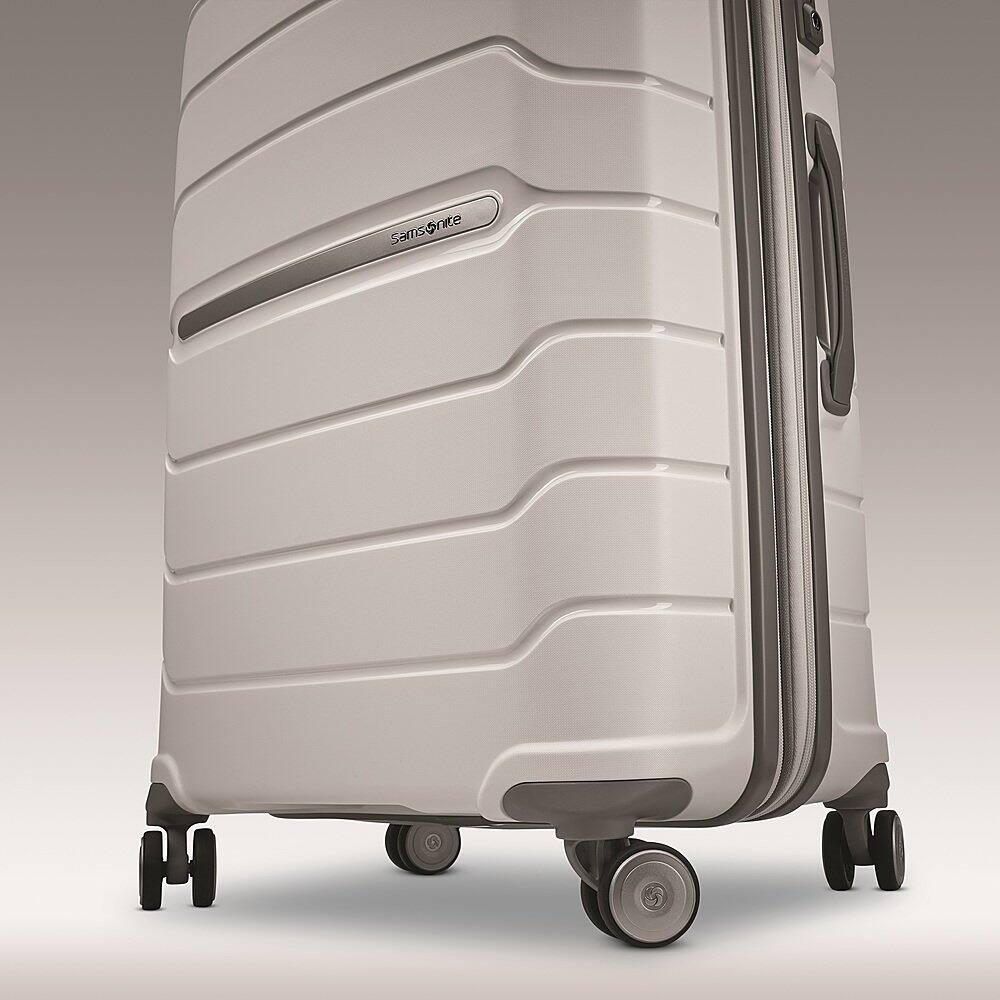 Angle. Samsonite - Freeform 28" Expandable Spinner Suitcase - White.