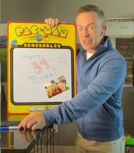 PAC-MAN SCOREBOARD  
Happy  
BOBBY  
ARCADE UP