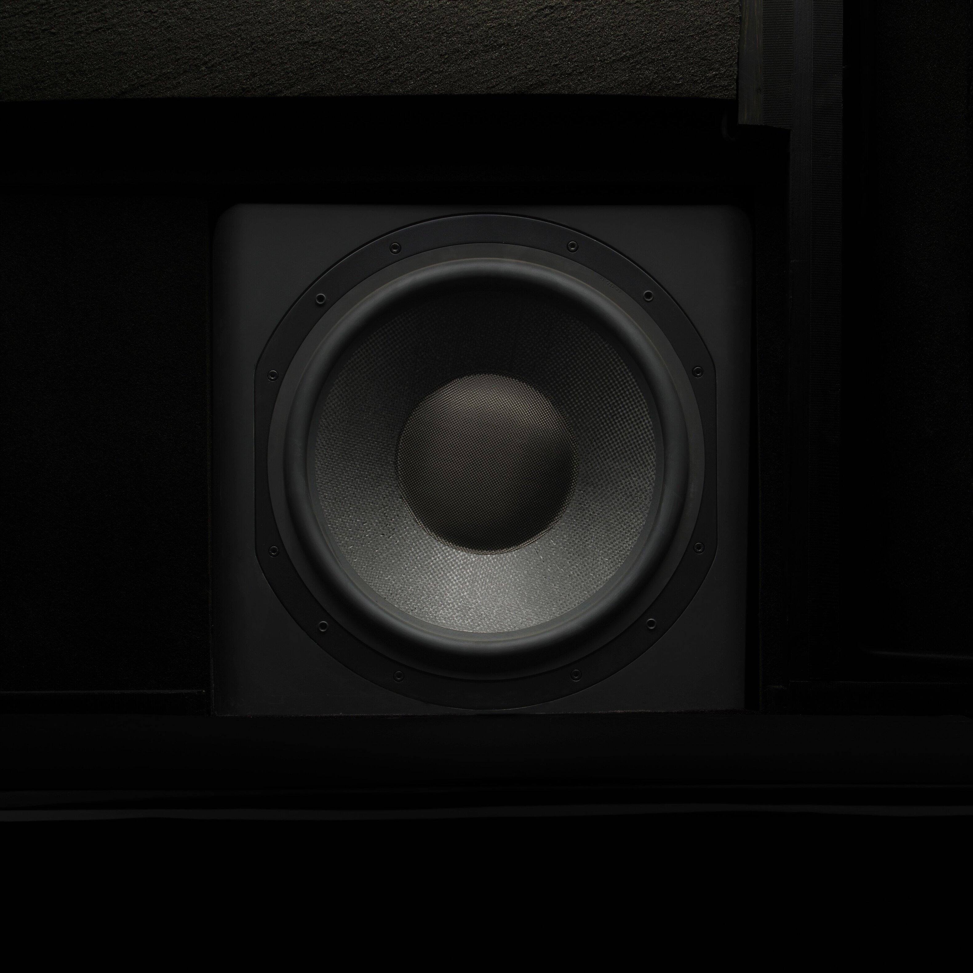 Left. Bowers & Wilkins - CT Series 15" Passive Subwoofer - Black.