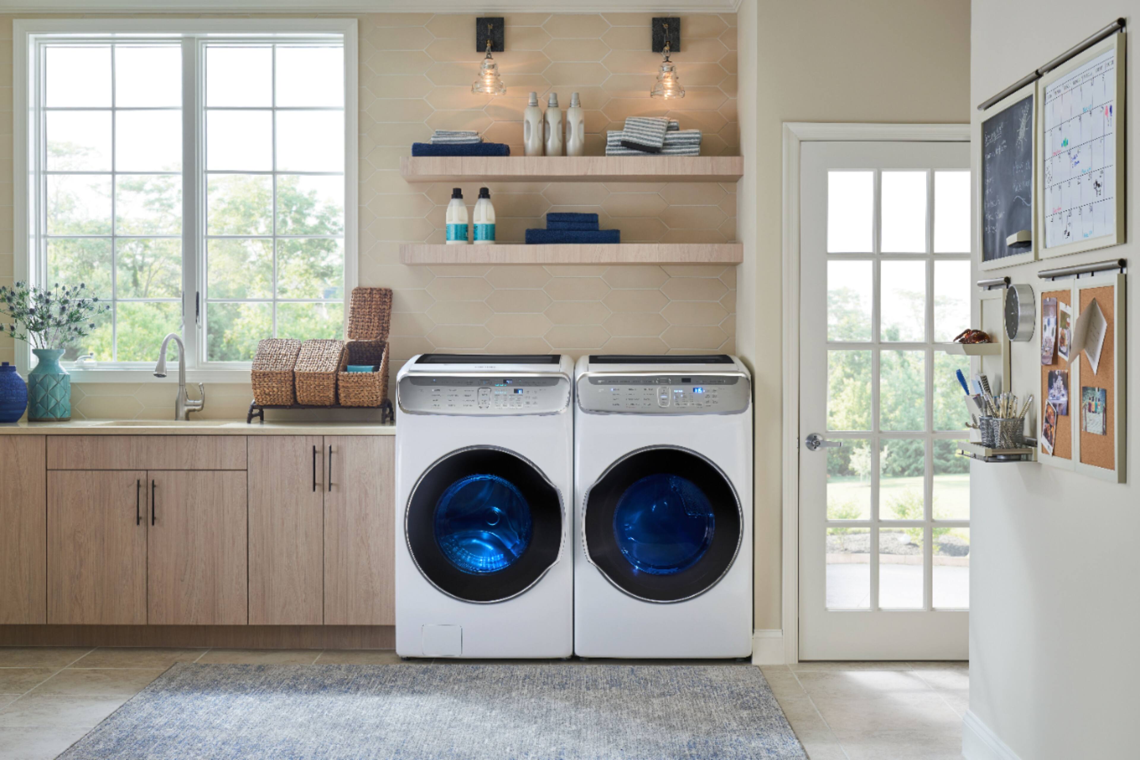 Alt View 19. Samsung - 7.5 Cu. Ft. Smart Gas Dryer with Steam and FlexDry - White.