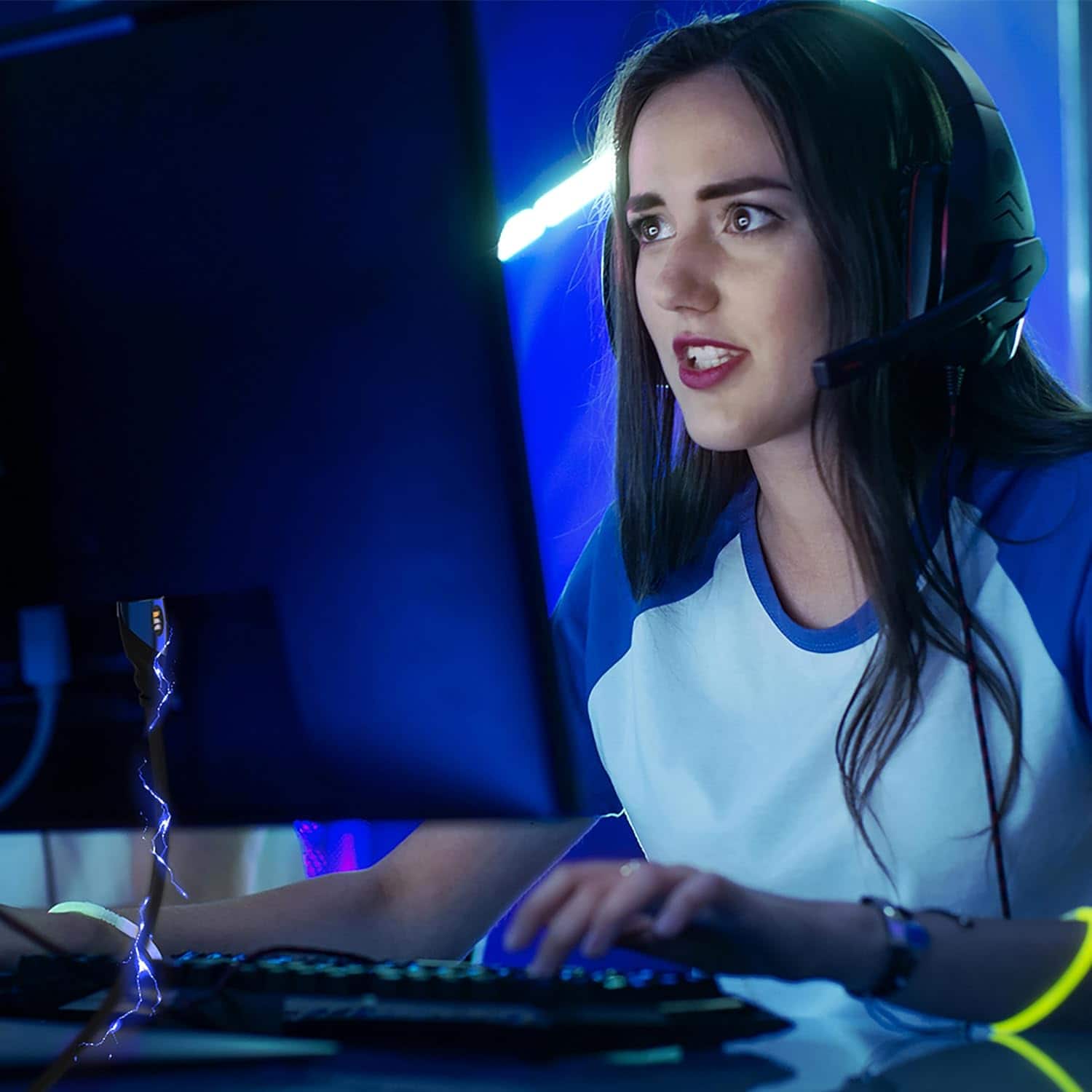 Alt View 3. Monster - 4Ft Ultra High-Speed Cobalt 2.1 HDMI Electronic Cable 48Gbps With eARC 8K At 60Hz - Blue.