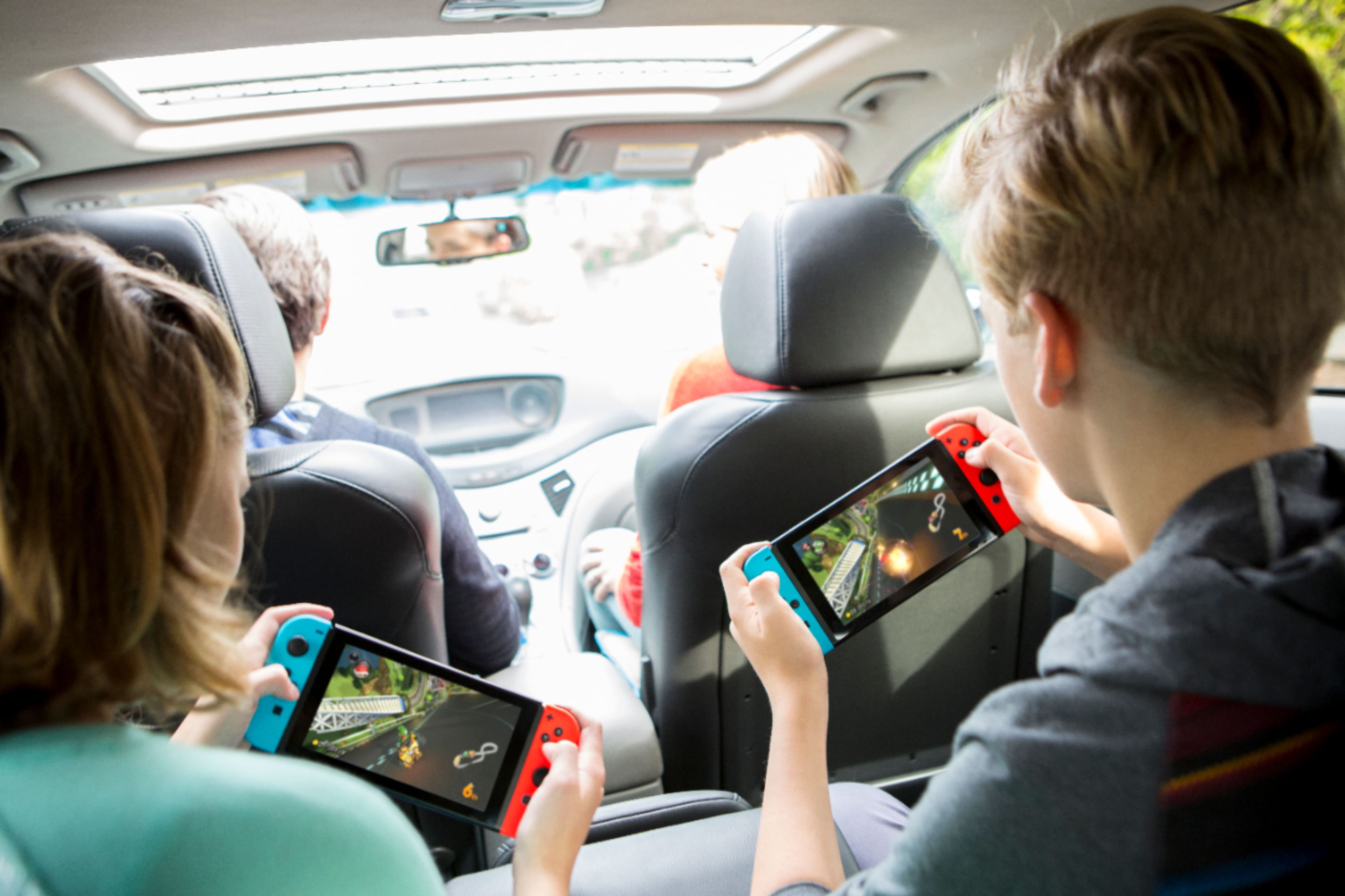 Alt View 16. Nintendo - Mario Kart 8 Deluxe.