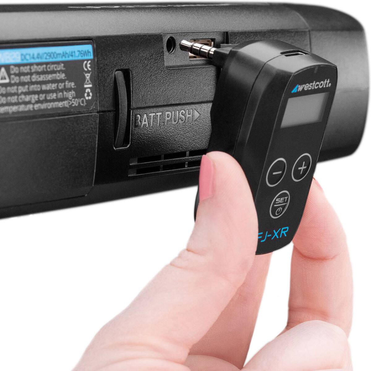 76Wh Do short circuit. A Do not disassemble. Do not put into water or fire. 10 use in high temperature environment (>50C)  
BATT.PUSH>>  
westcott.  
- +  
SET O J-XR