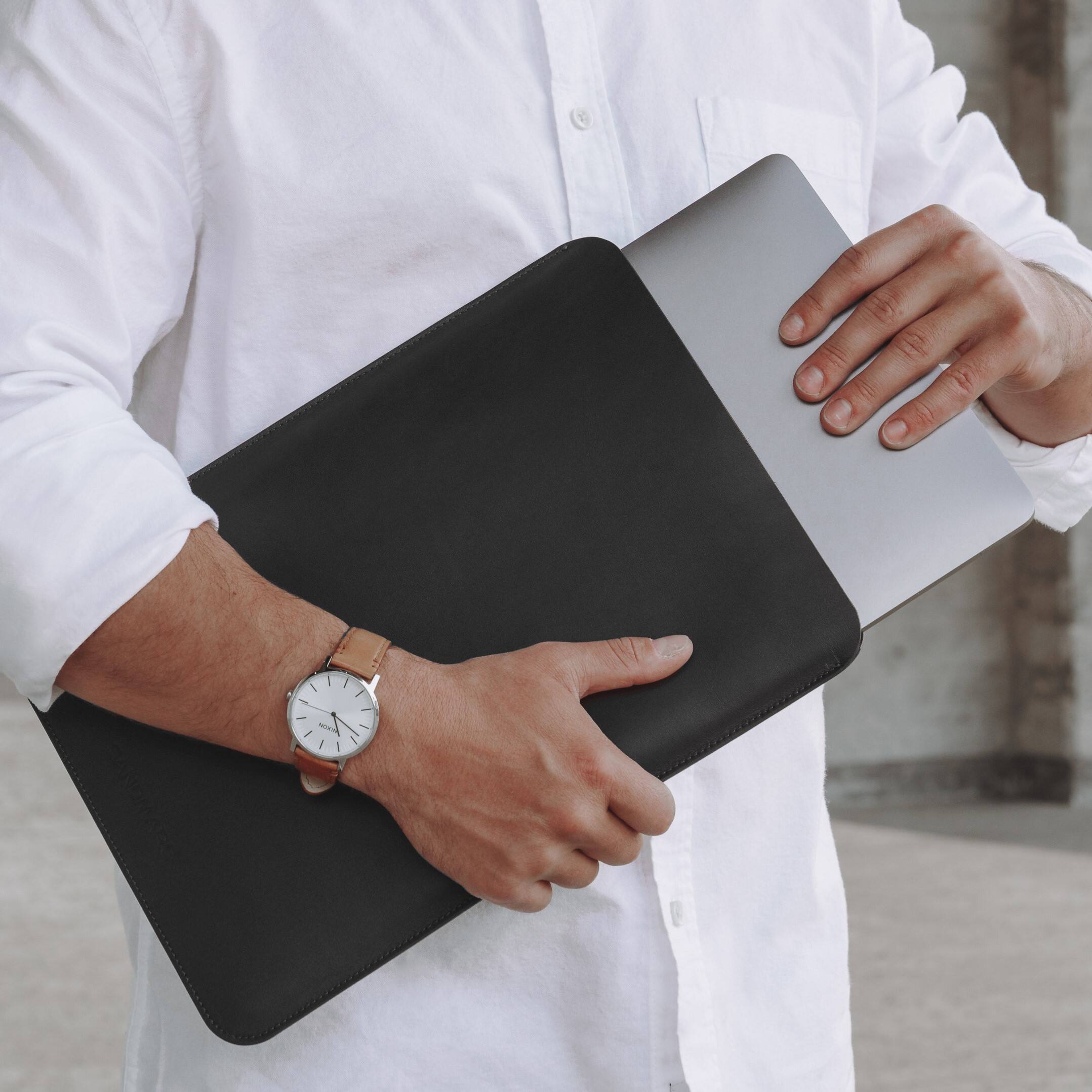 Alt View 1. SANDMARC - Leather Edition - MacBook Pro/Air Sleeve 14"/13" - Black.