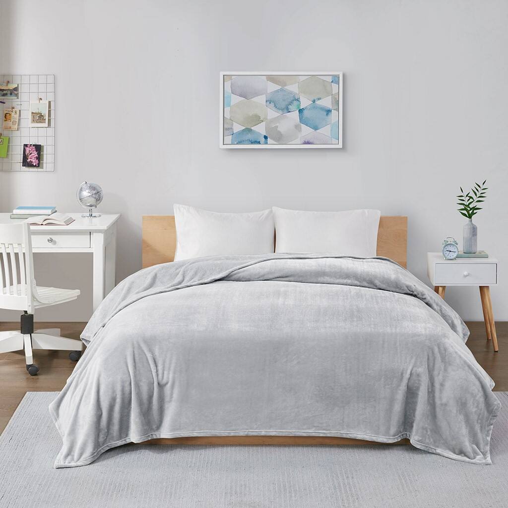 Alt View 1. Gracie Mills - Gracie Mills Wilmer Ultra Soft Oversized Microlight Plush Blanket - Grey.