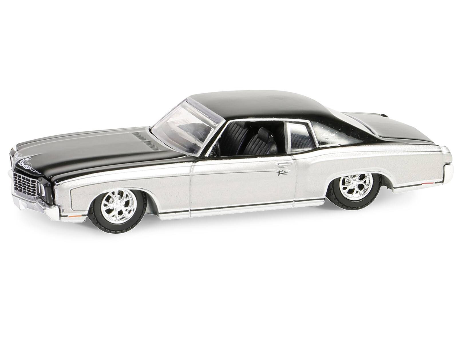 Angle. Greenlight - 1972 Chevrolet Monte Carlo Lowrider Silver Metallic and Black "California Lowriders" Series 5 1/64 - Silver Metallic and Black.