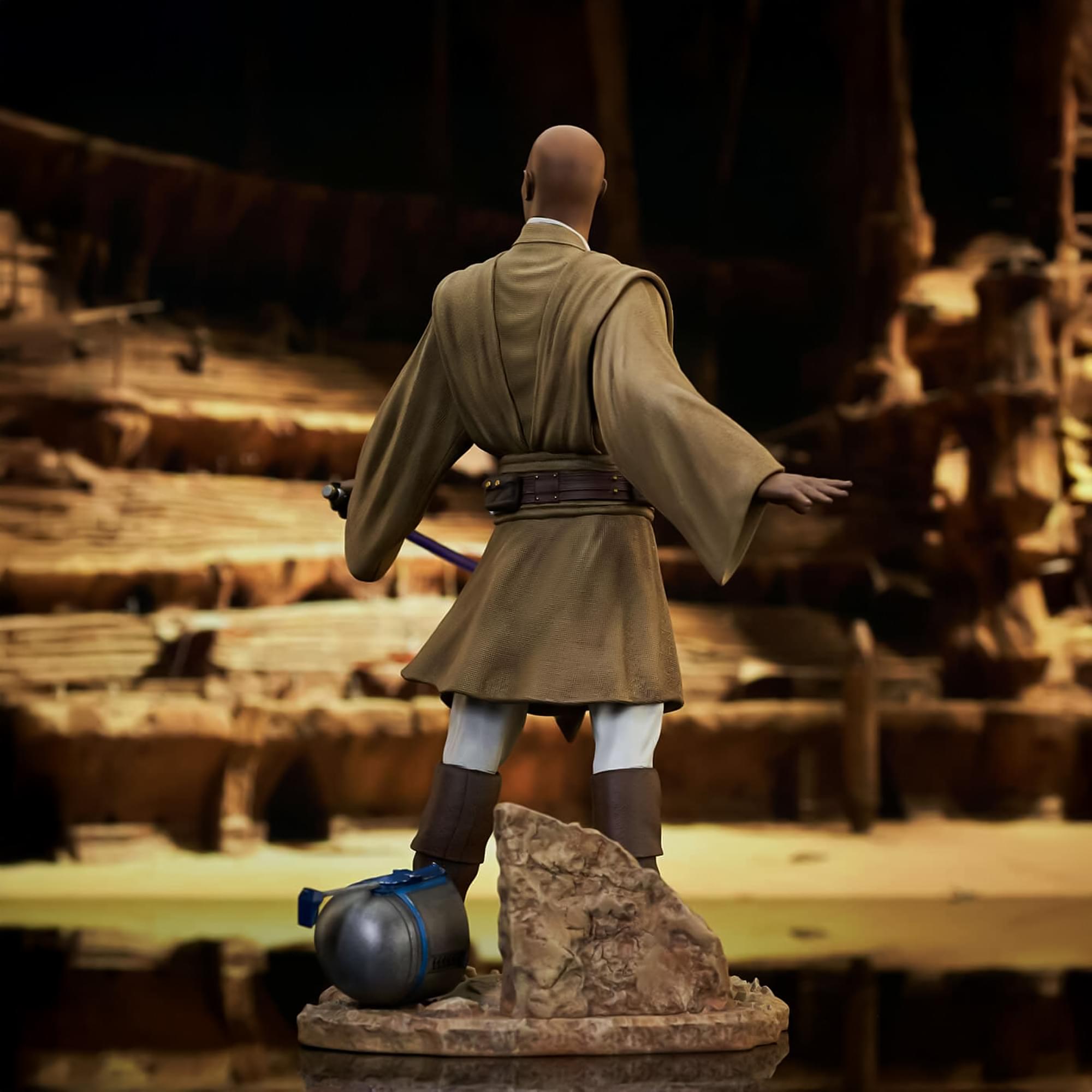 Alt View 3. Diamond Select Toys - Star Wars: Attack of the Clones Mace Windu Premier Collection 1:7 Scale Statue - Multi-Colored.