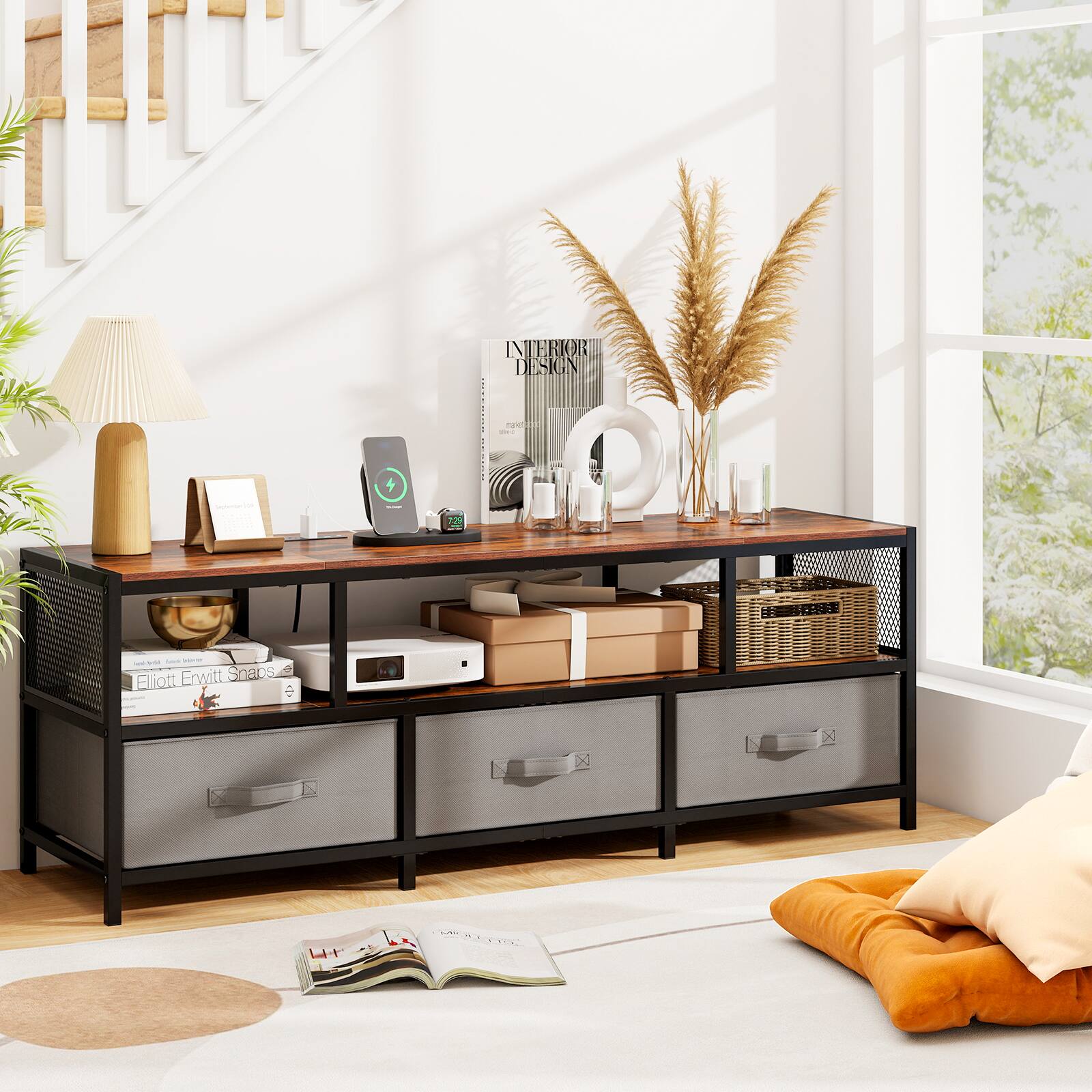 INTERIOR DESIGN | mad P. i | 1 - - - Snaps | Elliott Erwitt