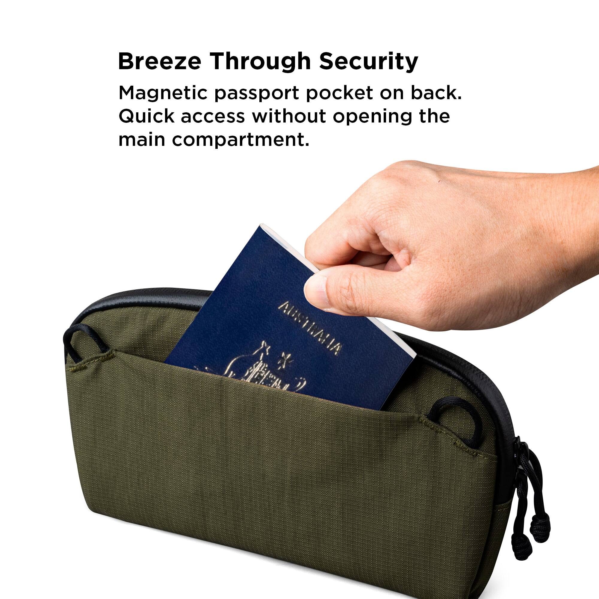 Breeze Through Security  
Magnetic passport pocket on back.  
Quick access without opening the main compartment.
