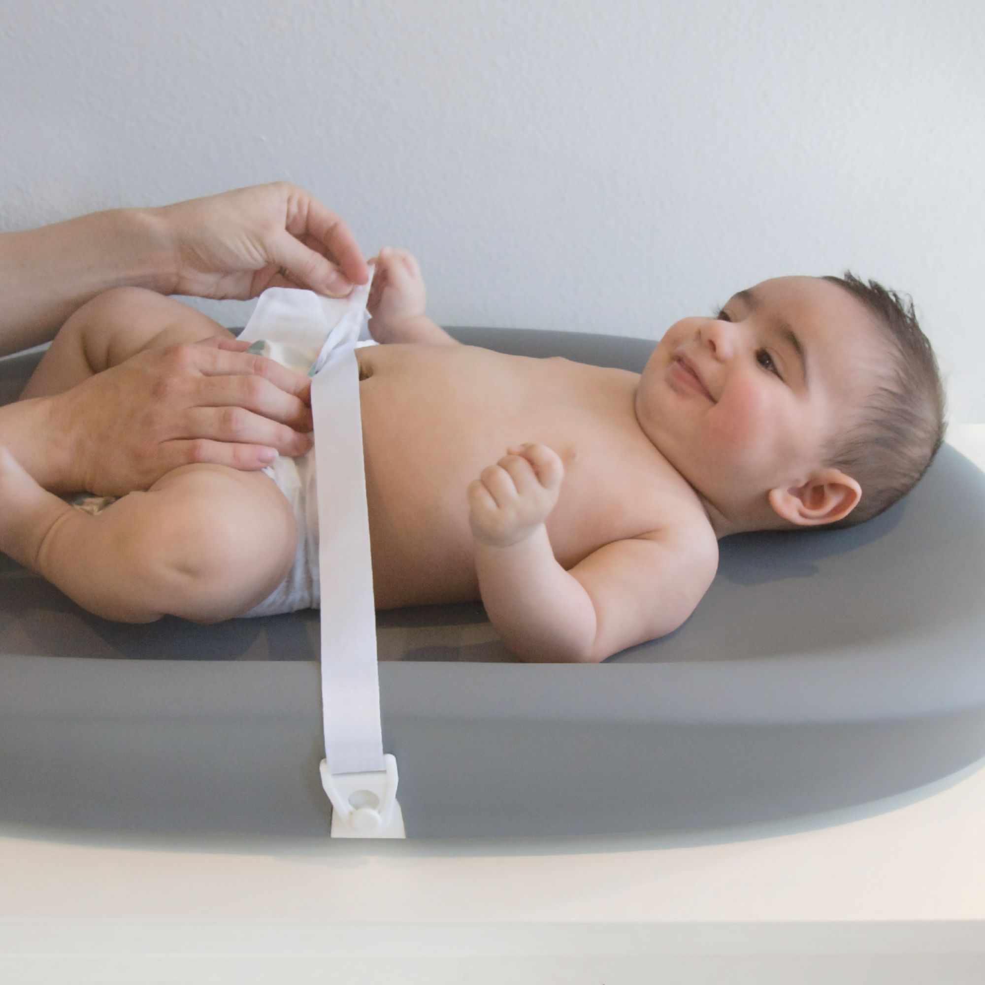 Hatch - Grow Smart Changing Pad and Scale - White