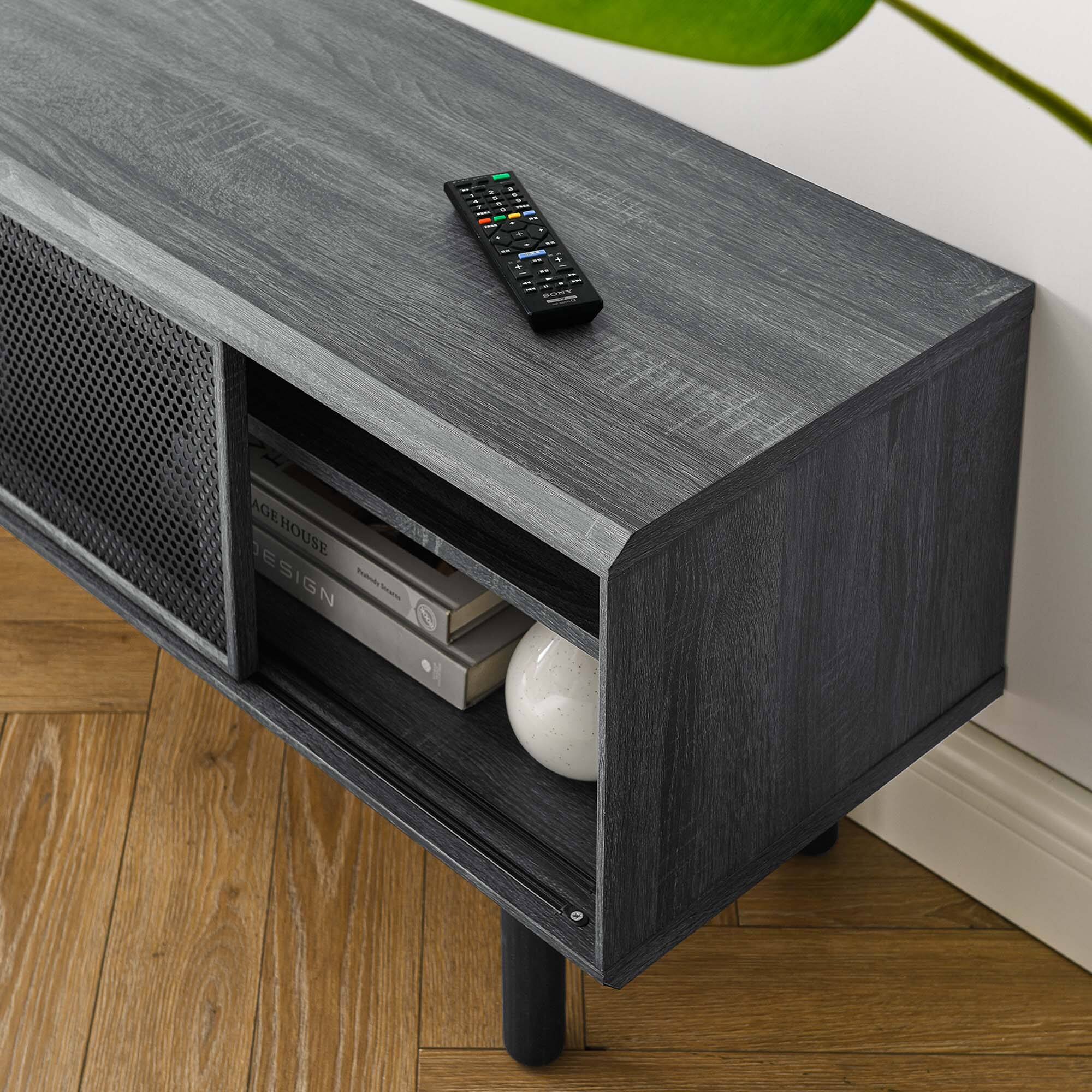 - I I I . I : I C AGE HOUSE JESIGN maa A

Corrected text:
- I I I . I : I C AGE HOUSE DESIGN maa A