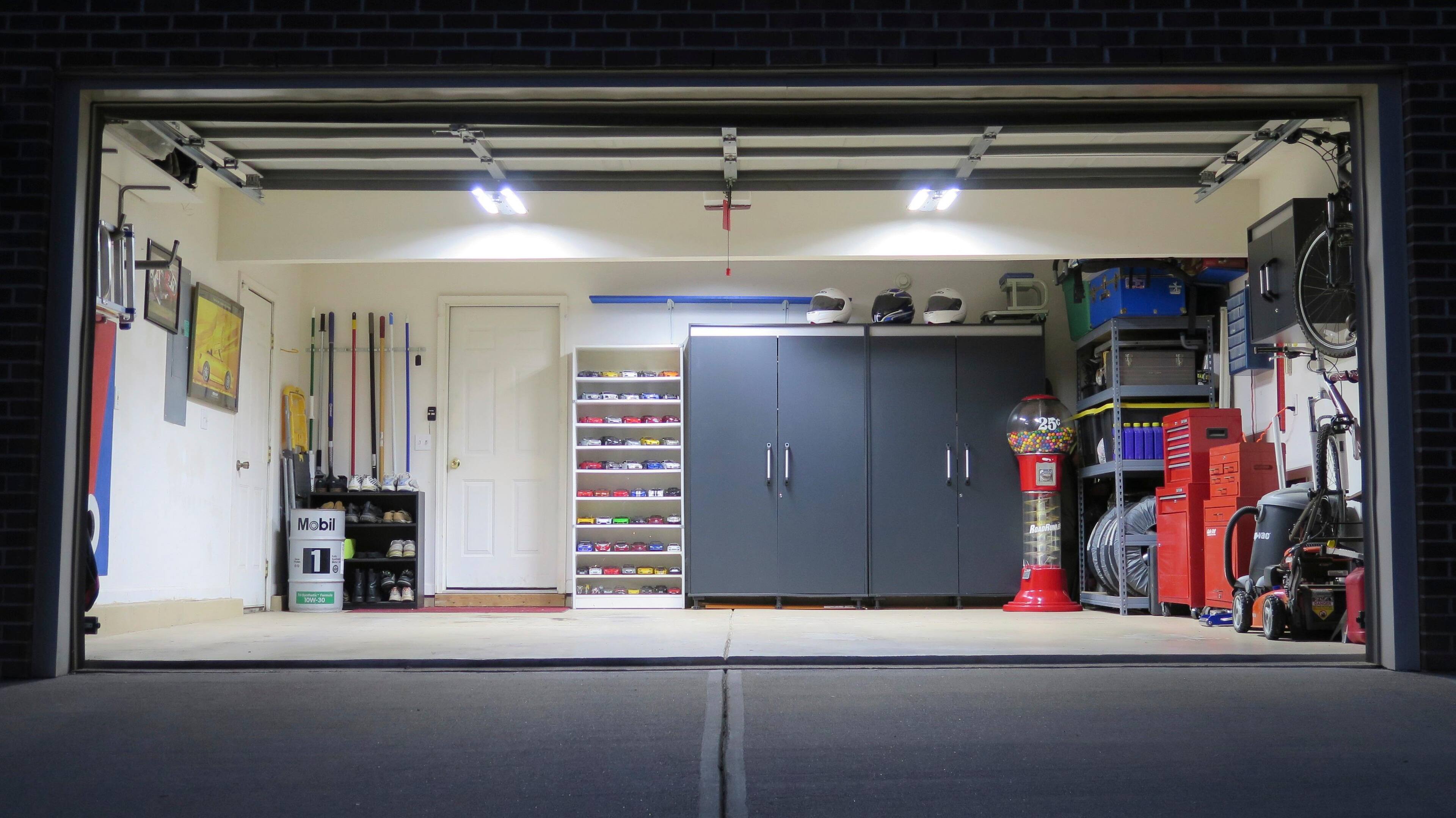 Questions and Answers: Big Ass Solutions The Garage Light with ...