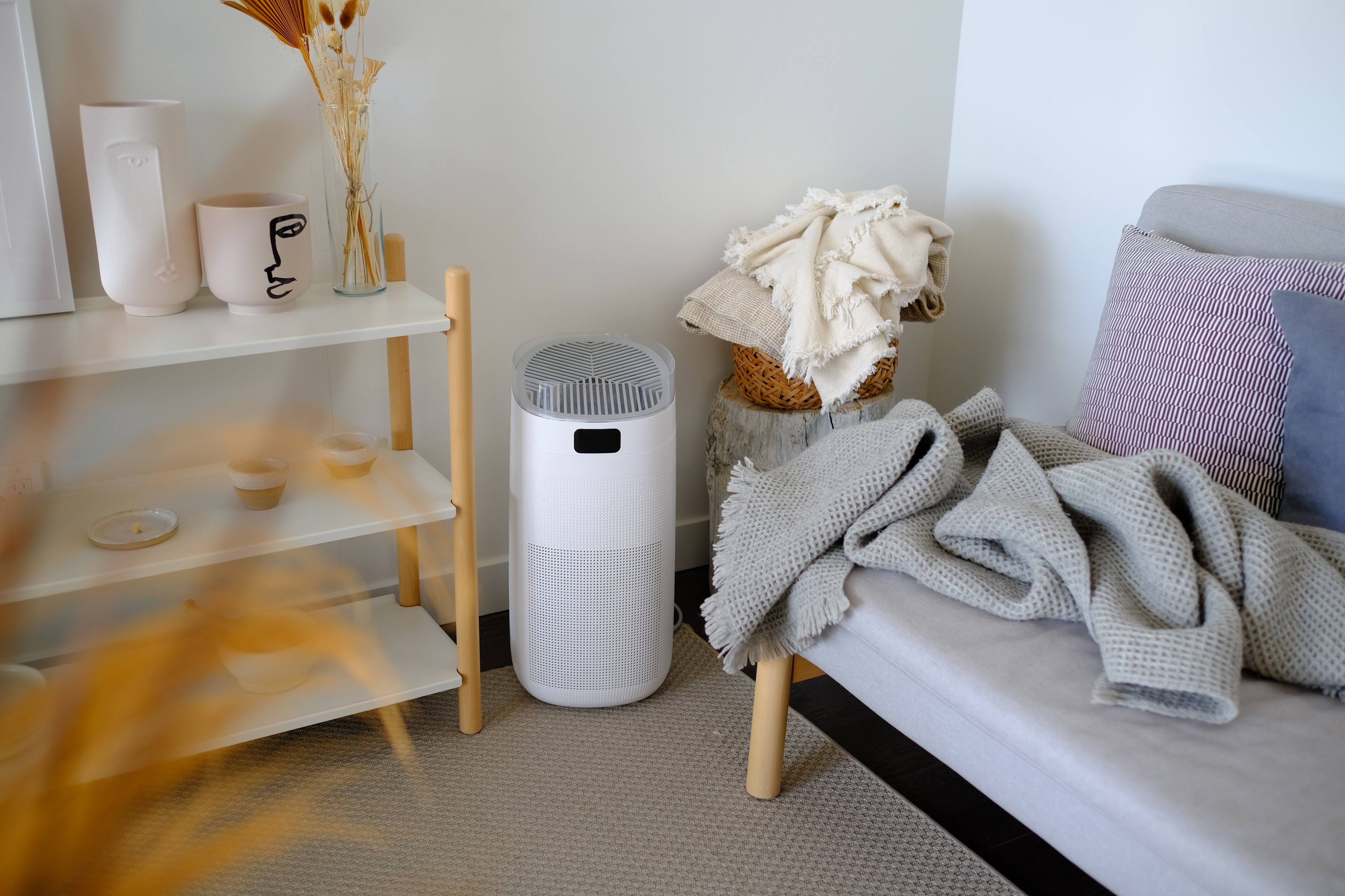 Alt View 4. JS Innovations - JS Complete 5-in-1 SMART Ionic Air Purifier & Odour Eliminator - Built-in UV-C Germicidal lamp - APP Enabled – 540 sqft - White.