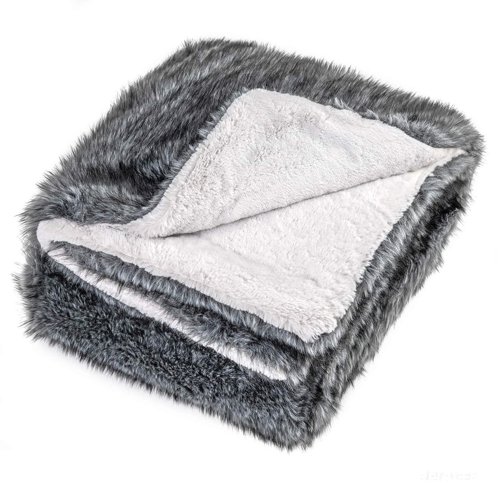 Costway - Fluffy Faux Fur Throw Blanket 740GSM Soft Fuzzy Luxury Faux Wolf Fur Blanket - Gray
