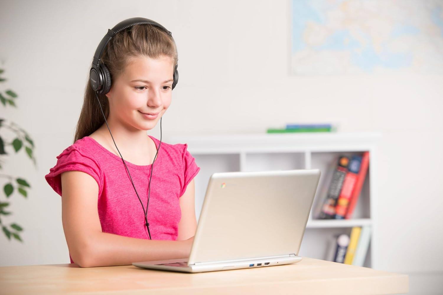 Left. Kensington - Classic EQ 3.5mm Headphone K97602WWB Wired Over-Ear Stereo Headset with 40mm Drivers, 6ft Cable, Cushioned Ear Pads.