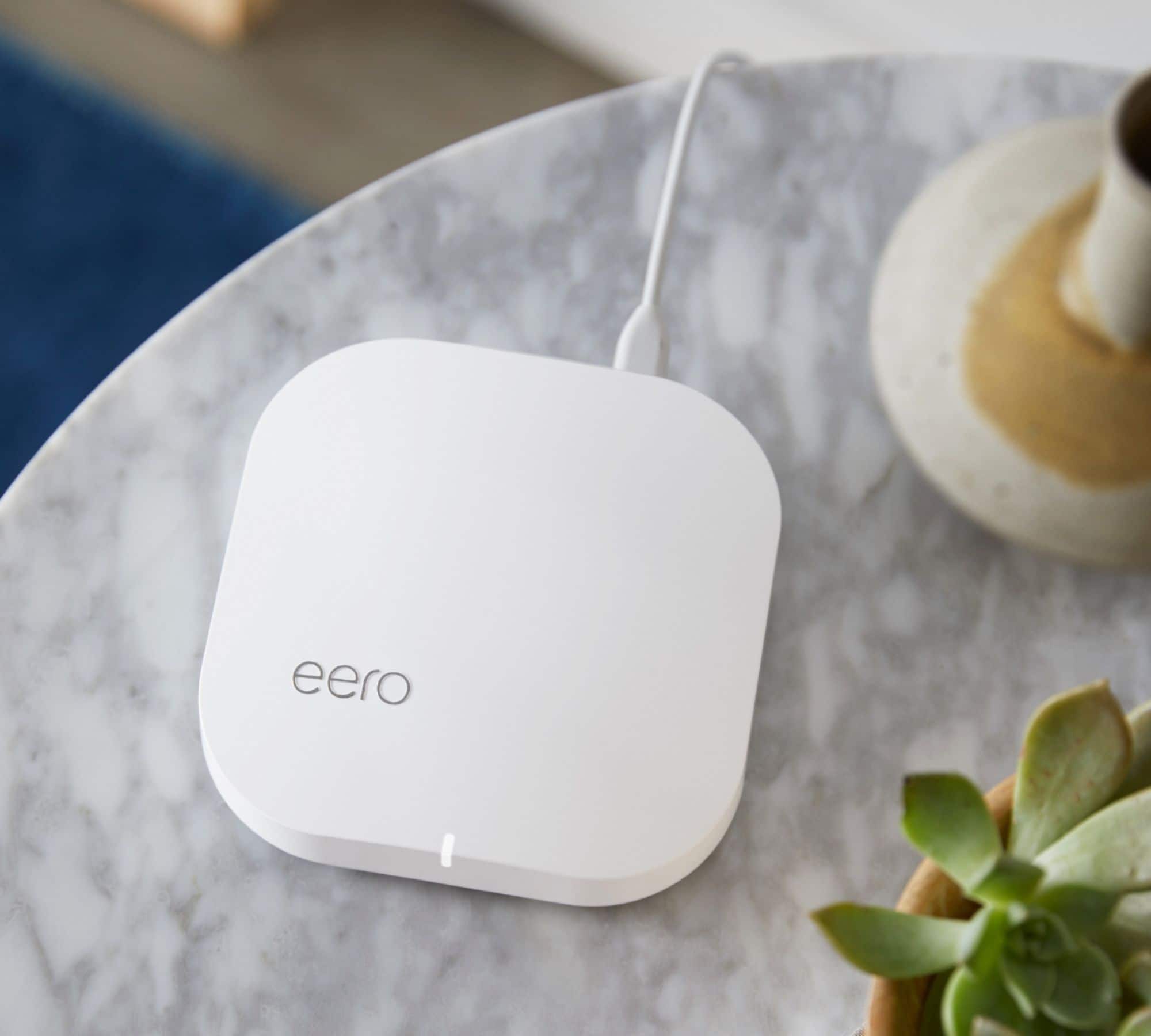 Alt View 18. eero - Mesh Wi-Fi 5 System (1 eero + 2 eero Beacons), 2nd Generation - White.